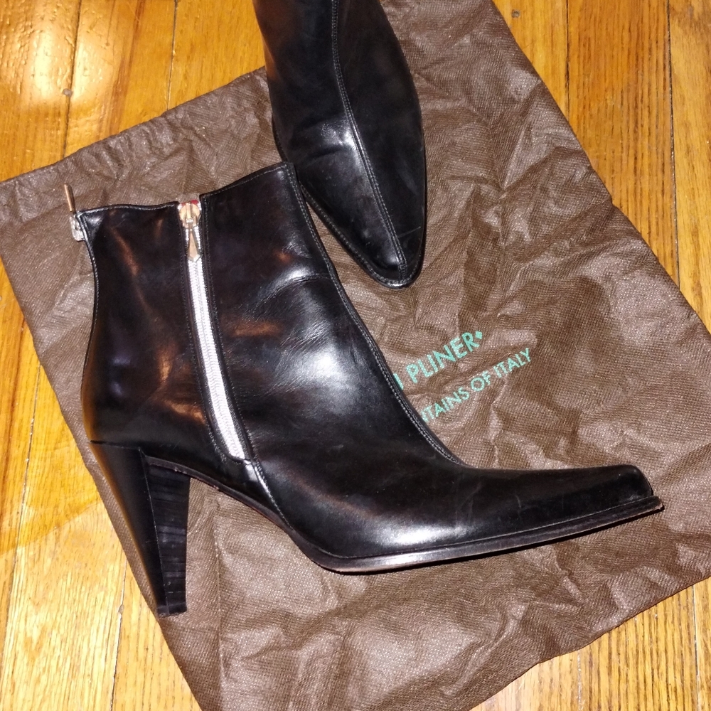 Donald J. Pliner Bootie "Live"